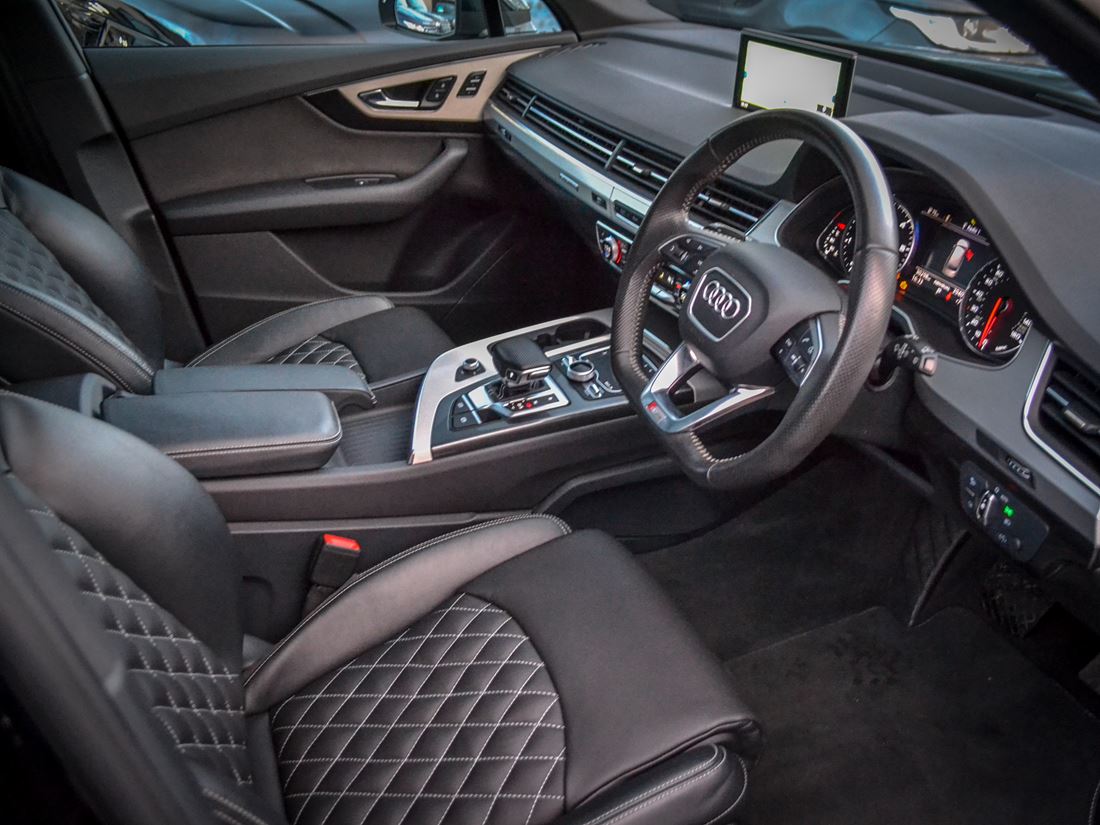 Audi Q7 - leather custom interior